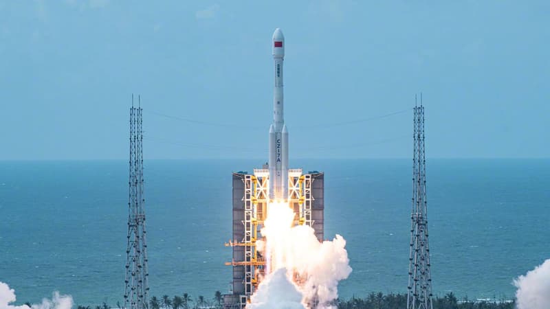 Long March 7A on the pad