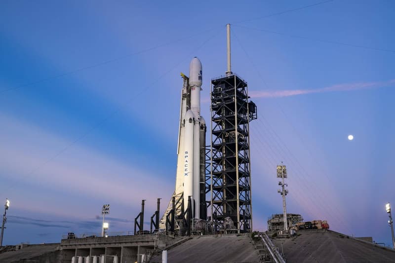 Falcon Heavy on the pad