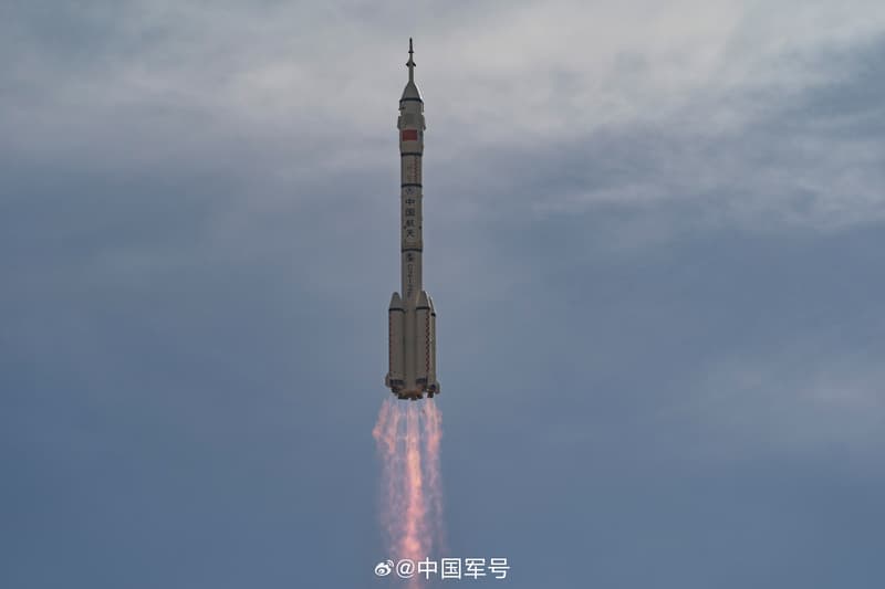 Long March 2F/G on the pad